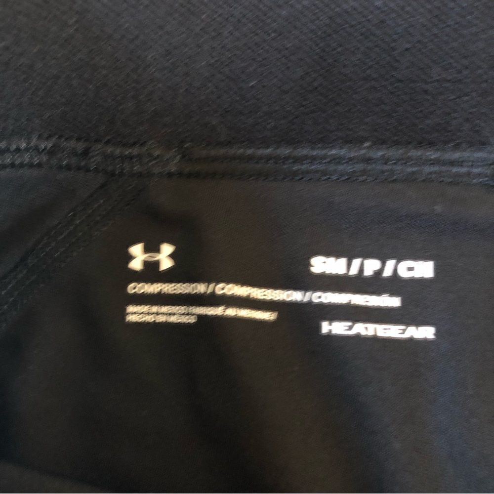 Under Armour Compression Shorts - Picture 2 of 4